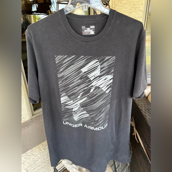 Under Armour graphic men’s tee, heat gear, size large, color, black/ gray - Picture 6 of 7